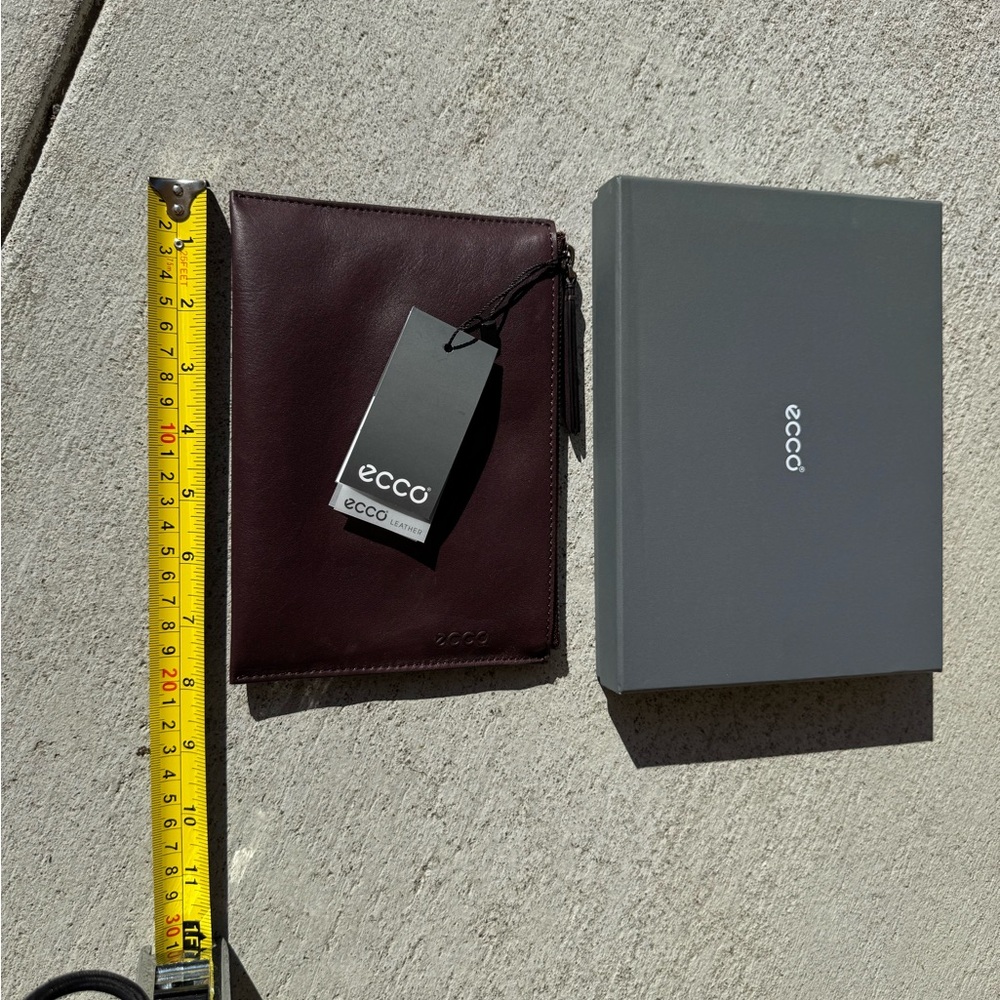 Ecco Burgundy Leather Pouch